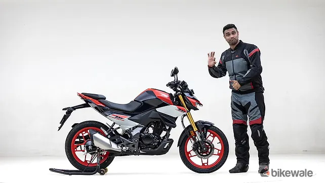 Honda CB 125 Hornet Right Side View