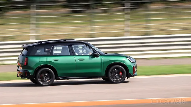 MINI Countryman Right Front Three Quarter MINI Countryman Right Front Three Quarter