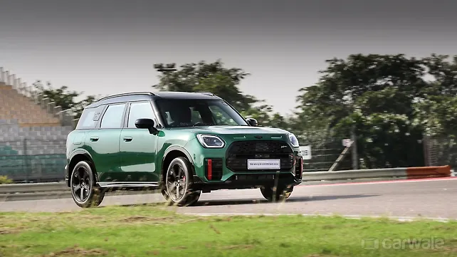 MINI Countryman Right Front Three Quarter MINI Countryman Right Front Three Quarter