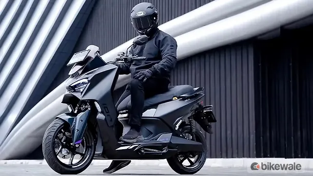 TVS ด้านหน้าซ้ายสามส่วนสี่ TVS ด้านหน้าซ้ายสามส่วนสี่