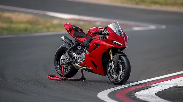 2025 Ducati Panigale V2 Launched in India at Rs. 19.12 Lakh