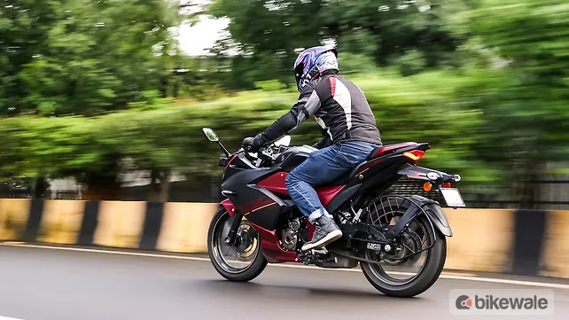 Suzuki Gixxer SF 250 Flex Fuel Left Rear Three Quarter Suzuki Gixxer SF 250 Flex Fuel Left Rear Three Quarter