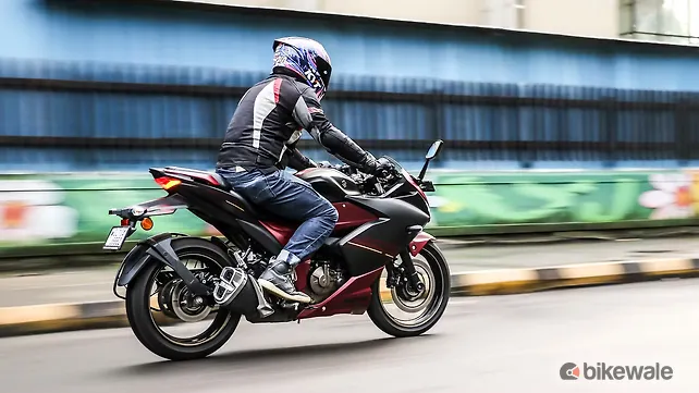 Suzuki Gixxer SF 250 Flex Fuel Right Rear Three Quarter Suzuki Gixxer SF 250 Flex Fuel Right Rear Three Quarter