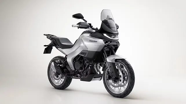 นอร์ตัน แอตลาส ด้านหน้าขวา สามในสี่