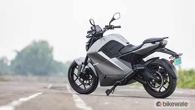 ด้านหลังซ้ายสามส่วนสี่ ด้านหลังซ้ายสามส่วนสี่