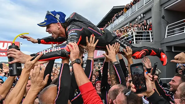 Aprilia RSV4 1100 Factory Left Side View