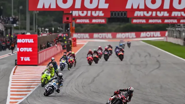 Aprilia RSV4 1100 Factory Right Front Three Quarter