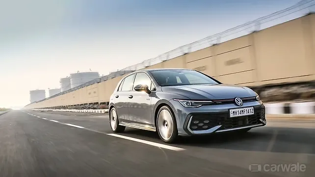 Volkswagen Golf GTI Right Front Three Quarter