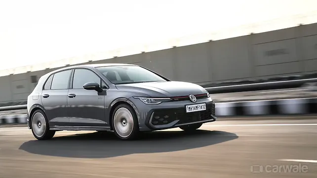 Volkswagen Golf GTI Right Front Three Quarter