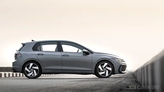 Volkswagen Golf GTI Right Side View