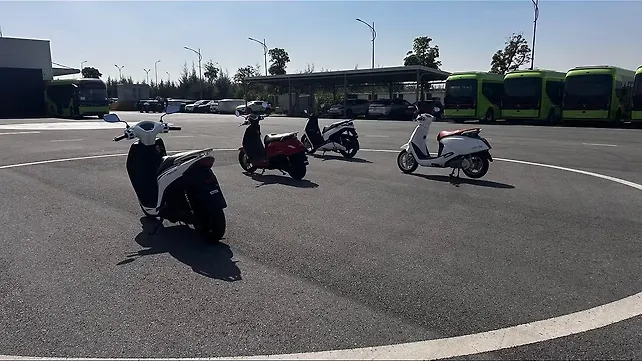 Vespa VXL 150 Left Rear Three Quarter