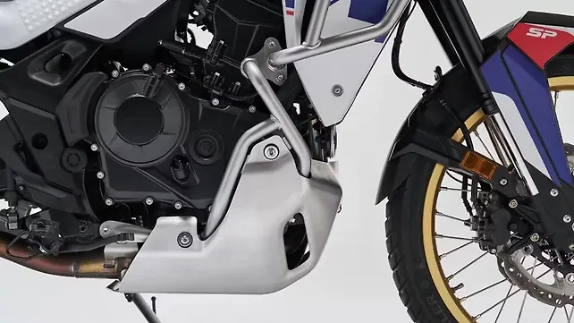 Honda Transalp XL750 มุมมองด้านขวา