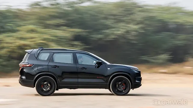 Tata Safari Right Side View