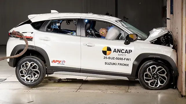 Pogled s desne strane na Maruti Suzuki Fronx