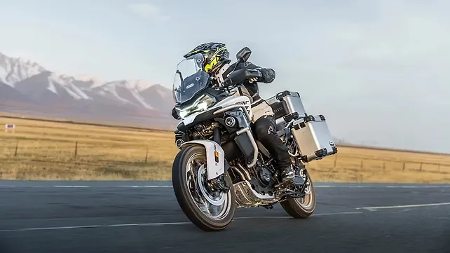 सीएफमोटो बायां आगे का तीन चौथाई CFMoto Left Front Three Quarter