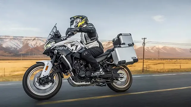 सीएफमोटो का बायां दृश्य CFMoto Left Side View