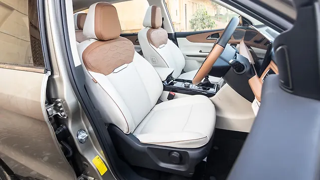 Mahindra XUV 7XO Front Row Seats