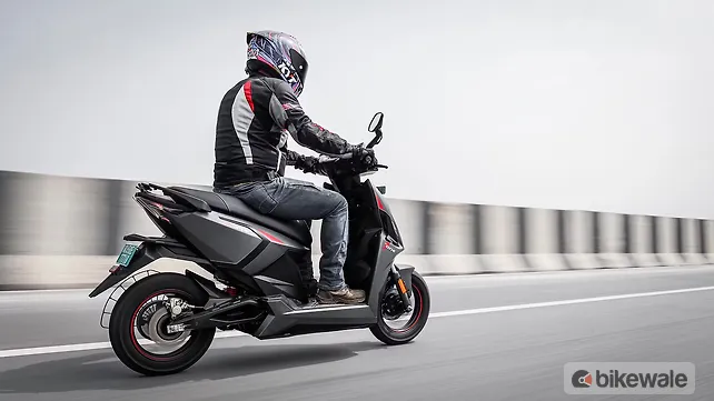 Simple Energy One Gen 2 Right Rear Three Quarter