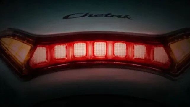 บาจาจ เชทัก ด้านหน้าขวา สามในสี่ส่วน