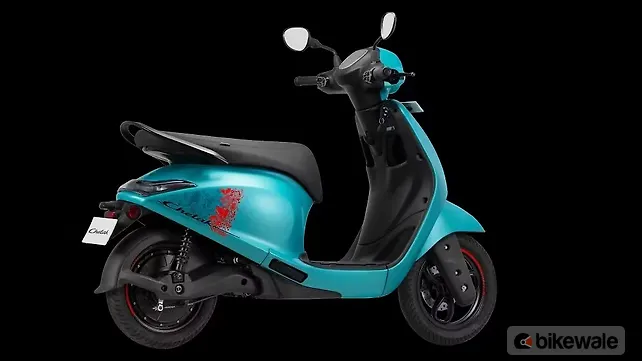 Bajaj Chetak ด้านหลังขวาสามในสี่