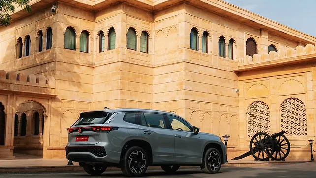 Volkswagen Tayron R-Line Right Rear Three Quarter