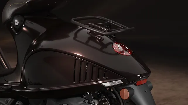 ภาพด้านข้างขวาของเวสป้า