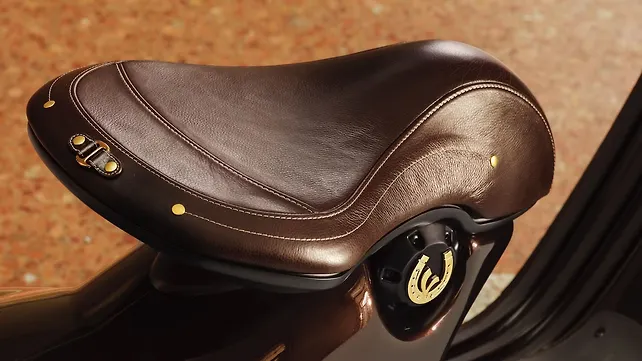 ภาพด้านข้างขวาของเวสป้า