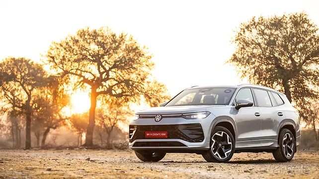 Volkswagen Tayron R-Line Left Front Three Quarter