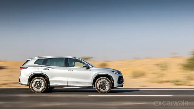 Volkswagen Tayron R-Line Right Side View