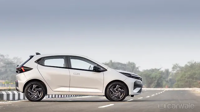 Tata Altroz Right Side View