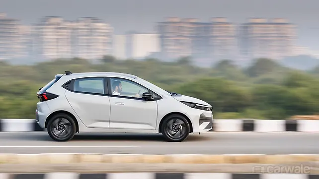 Tata Altroz Right Side View