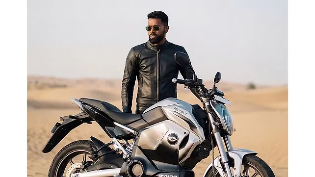 हार्दिक पांड्या बने रिवोल्ट मोटर के नए ब्रैंड एंबेसडर
