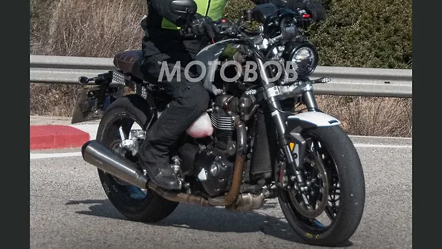 การขับขี่ Triumph Speed Twin 1200 การขับขี่ Triumph Speed Twin 1200