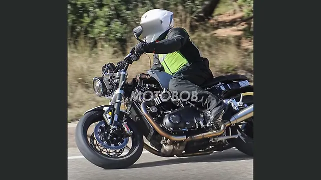 การขับขี่ Triumph Speed Twin 1200 การขับขี่ Triumph Speed Twin 1200