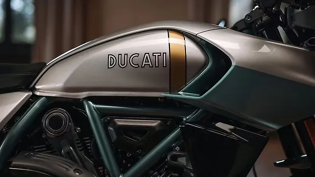 Ducati มุมมองด้านขวา Ducati มุมมองด้านขวา