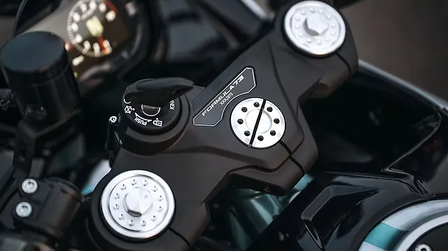 Ducati มุมมองด้านขวา Ducati มุมมองด้านขวา