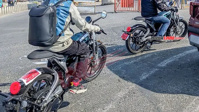 Royal Enfield Flying Flea C6 Riding