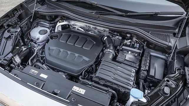 Volkswagen Tayron R-Line Engine Shot