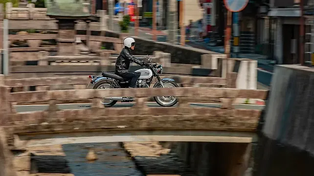 Kawasaki W800 มุมมองด้านขวา