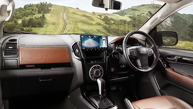 Isuzu V-Cross Dashboard