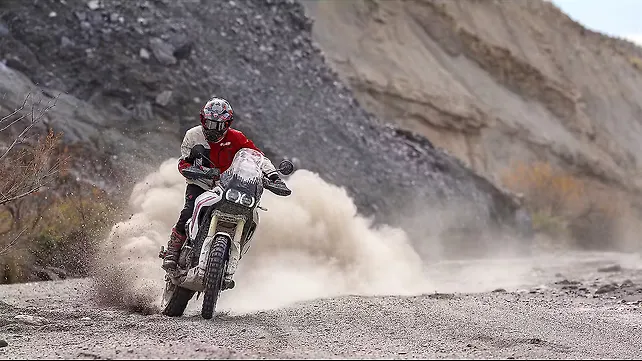 Ducati DesertX มุมมองด้านหน้า