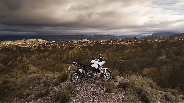 Ducati DesertX มุมมองด้านขวา