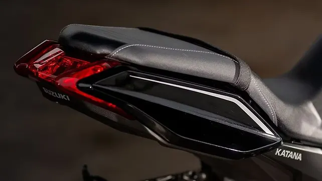 ภาพด้านหลังของ Suzuki Katana