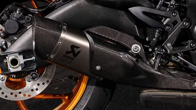 Suzuki Katana ด้านหน้าขวา (สามในสี่ส่วน)