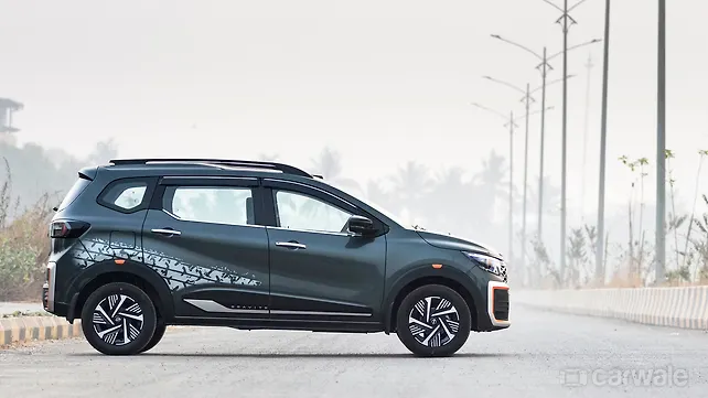 Nissan Gravite Right Side View