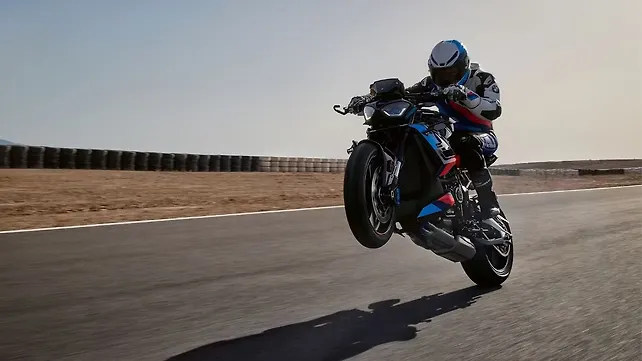 BMW M 1000 R Riding