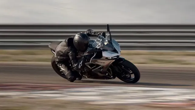 Triumph Daytona 660 Riding