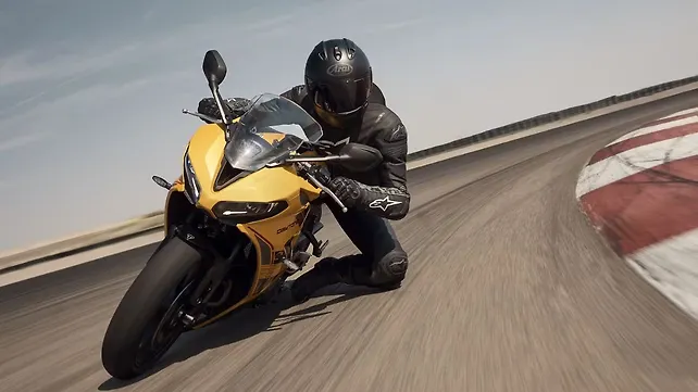 Triumph Daytona 660 Riding