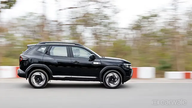 Renault Duster Right Side View