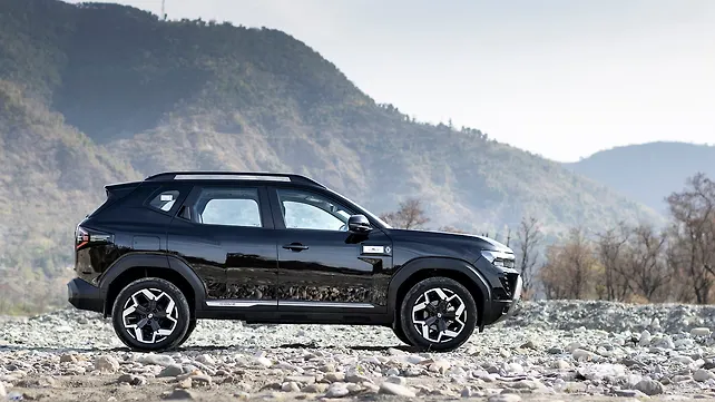 Renault Duster Right Side View